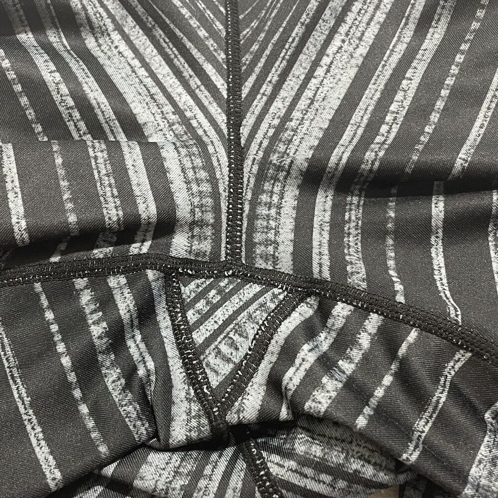 PrAna Roxanne Capri Leggings Women's Medium Striped Athletic Pants Gray Stretch - Picture 9 of 12